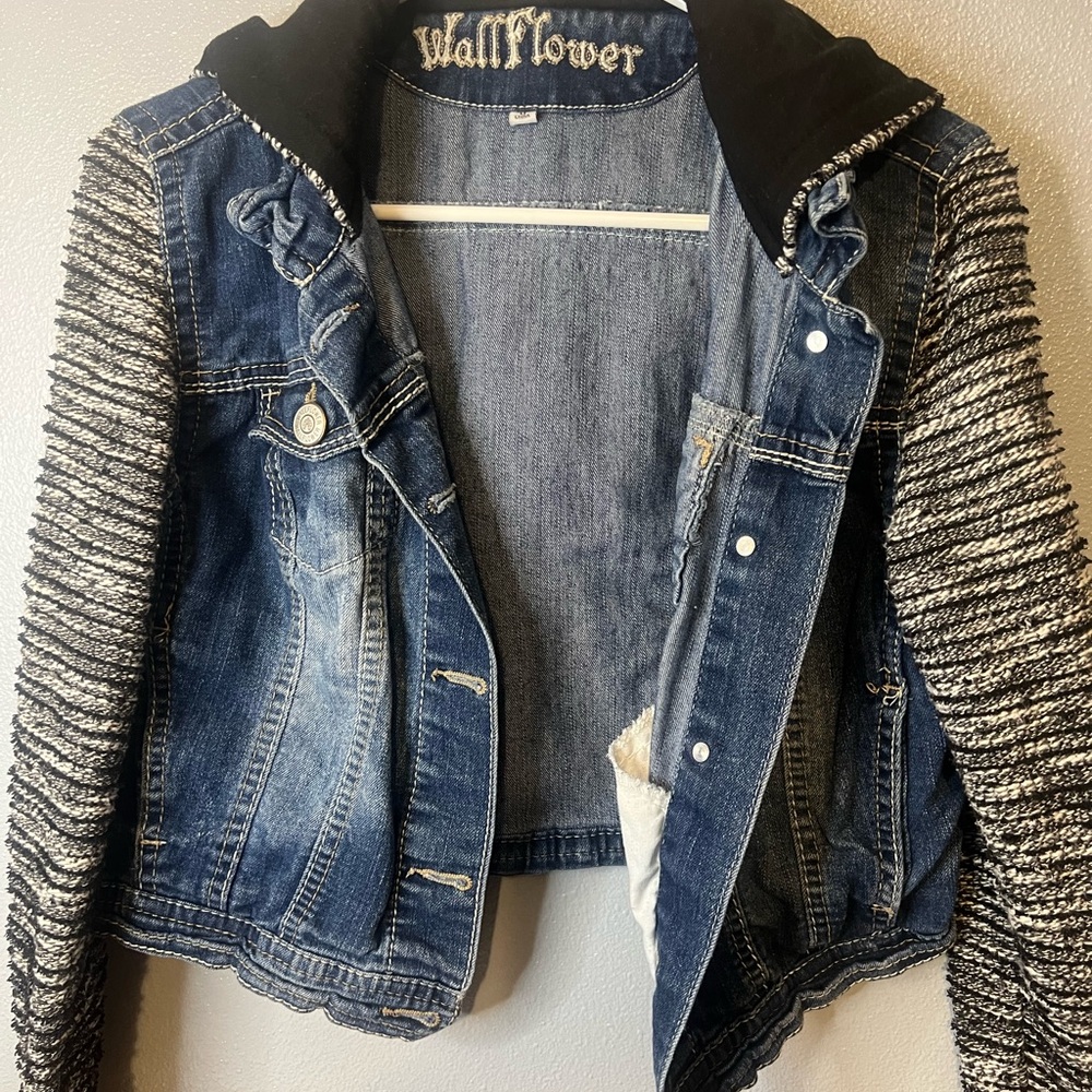 wall flower medium woman’s jean jacket